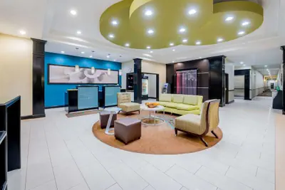 Photo 5 - La Quinta Inn & Suites by Wyndham Marshall