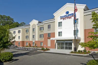 Photo 2 - Candlewood Suites Burlington South by IHG