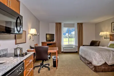 Photo 4 - Candlewood Suites Burlington South by IHG