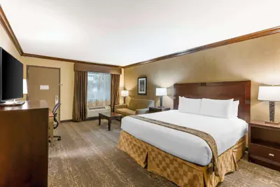 Photo 2 - Best Western Plus Raton Hotel