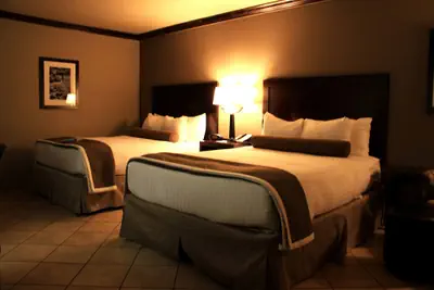Photo 4 - Best Western Plus Raton Hotel