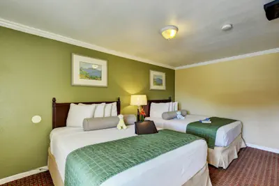 Photo 4 - Traveler's Inn