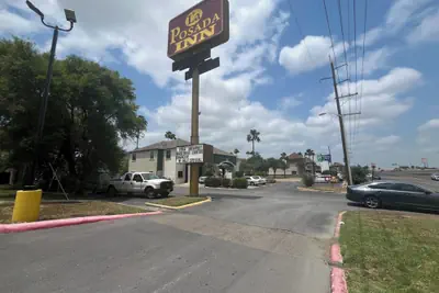 Photo 2 - La Posada Inn By OYO Brownsville