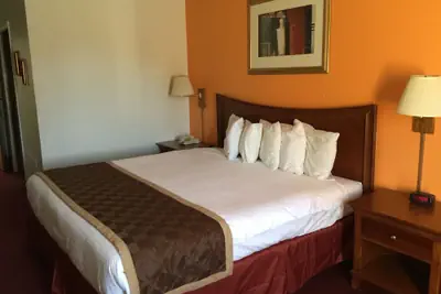 Photo 5 - Laketree Inn And Suites Marion