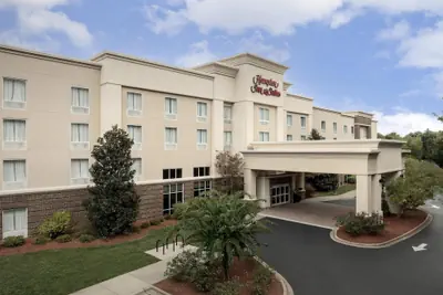 Photo 2 - Hampton Inn & Suites Huntersville