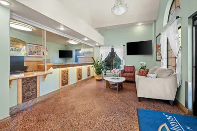 Photo 5 - Howard Johnson by Wyndham Pasadena