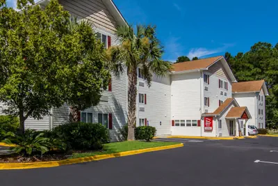 Photo 2 - Red Roof Inn Darien - I-95/ North Brunswick