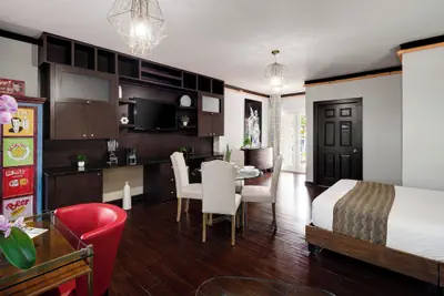 Photo 4 - Tradewinds Apartment Hotel