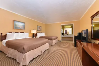 Photo 4 - Executive Plus Inn & Suites