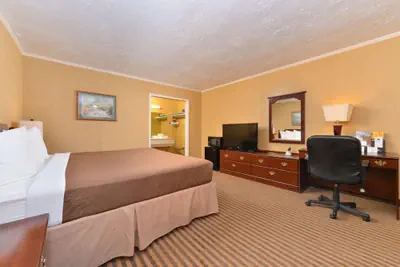 Photo 5 - Executive Plus Inn & Suites