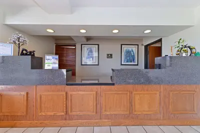 Photo 2 - Executive Plus Inn & Suites
