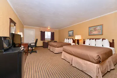 Photo 3 - Executive Plus Inn & Suites