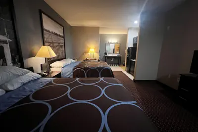Photo 4 - Super 8 by Wyndham Center