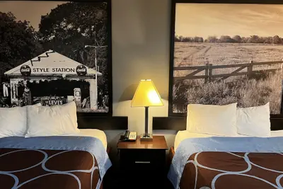 Photo 5 - Super 8 by Wyndham Center