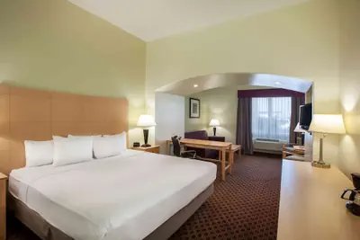 Photo 5 - La Quinta Inn & Suites by Wyndham Odessa North