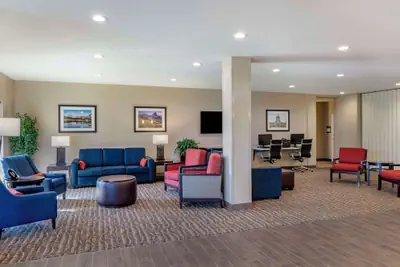 Photo 5 - Comfort Suites Helena Airport