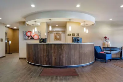 Photo 4 - Comfort Suites Helena Airport