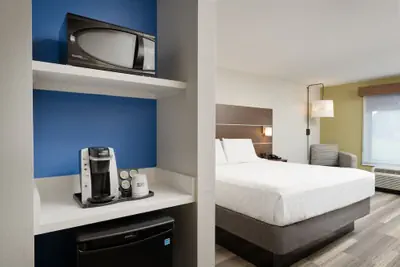 Photo 4 - Holiday Inn Express Hotel & Suites Tullahoma by IHG