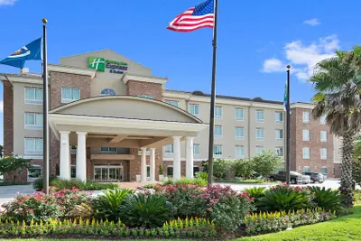 Photo 2 - Holiday Inn Express & Suites Gonzales by IHG