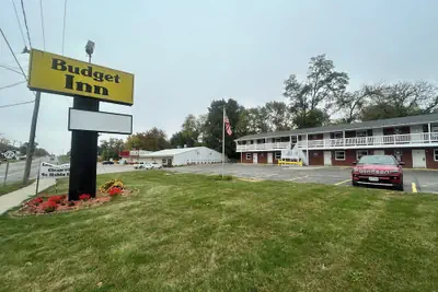Photo 2 - Budget Inn