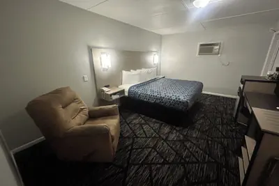 Photo 5 - Budget Inn