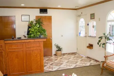 Photo 5 - King's Rest Motel