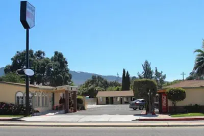 Photo 2 - King's Rest Motel
