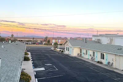 Photo 2 - Howard Johnson by Wyndham Ridgecrest, CA