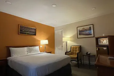 Photo 4 - Howard Johnson by Wyndham Ridgecrest, CA