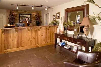 Photo 2 - Claridge Inn