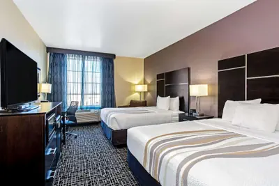Photo 5 - La Quinta Inn & Suites by Wyndham Denver Gateway Park