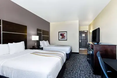 Photo 5 - La Quinta Inn & Suites by Wyndham Denver Gateway Park