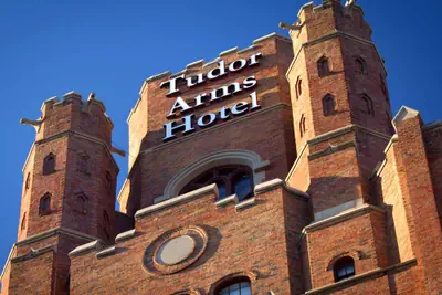 Photo 2 - The Tudor Arms Hotel Cleveland - a DoubleTree by Hilton