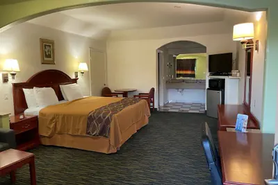 Photo 3 - Executive Inn And Suites