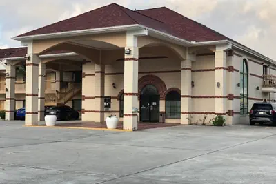 Photo 2 - Executive Inn And Suites