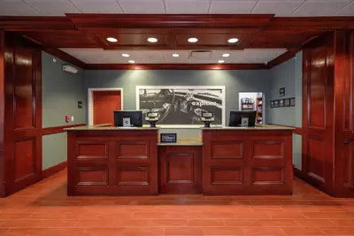 Photo 2 - Hampton Inn & Suites Detroit/Chesterfield Township