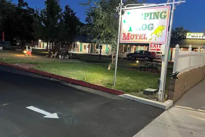 Photo 2 - Jumping Frog Motel