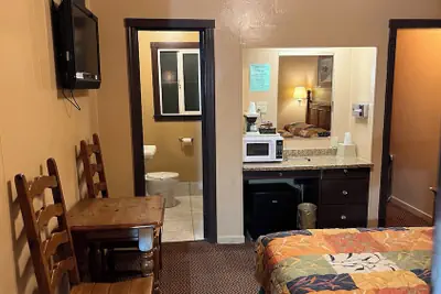 Photo 3 - Jumping Frog Motel