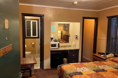 Photo 5 - Jumping Frog Motel