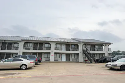 Photo 2 - Delux Inn Mesquite Near I-30 Dallas