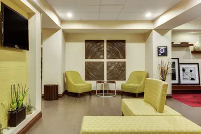 Photo 3 - Hampton Inn Ozark