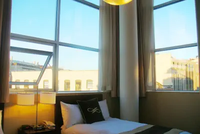 Photo 5 - Pointe Plaza Hotel