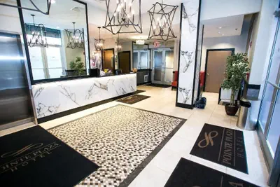 Photo 2 - Pointe Plaza Hotel