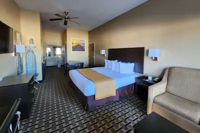Photo 2 - Days Inn by Wyndham Baytown East