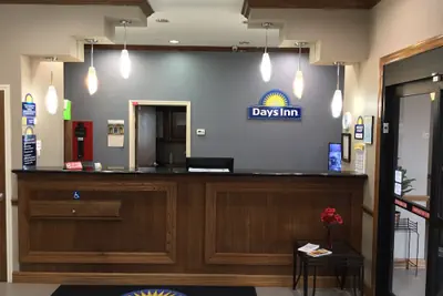 Photo 5 - Days Inn by Wyndham Baytown East