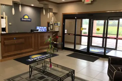 Photo 3 - Days Inn by Wyndham Baytown East