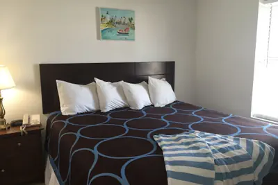 Photo 4 - Port Isla Inn