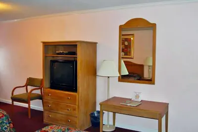 Photo 4 - Sea Breeze Inn