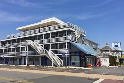 Photo 2 - Sea Breeze Inn