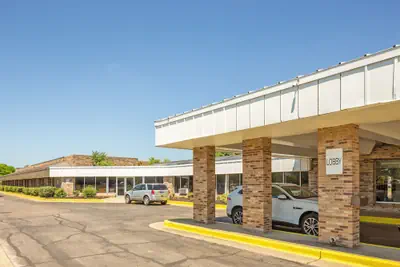 Photo 4 - OYO Hotel Mona Lake Muskegon